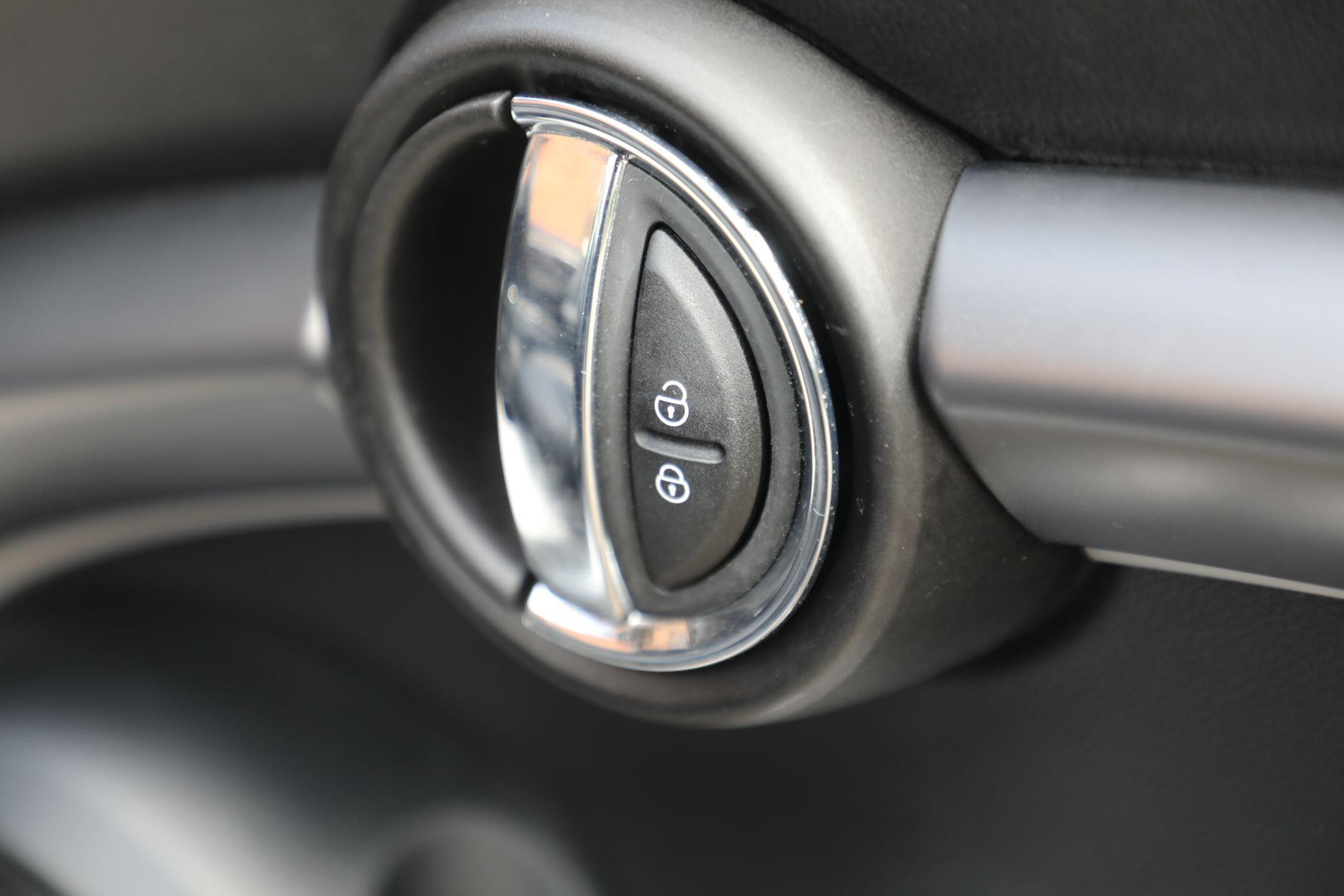 Large vehicle image
